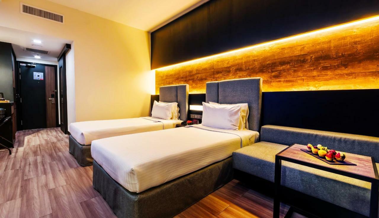 Armada 4*